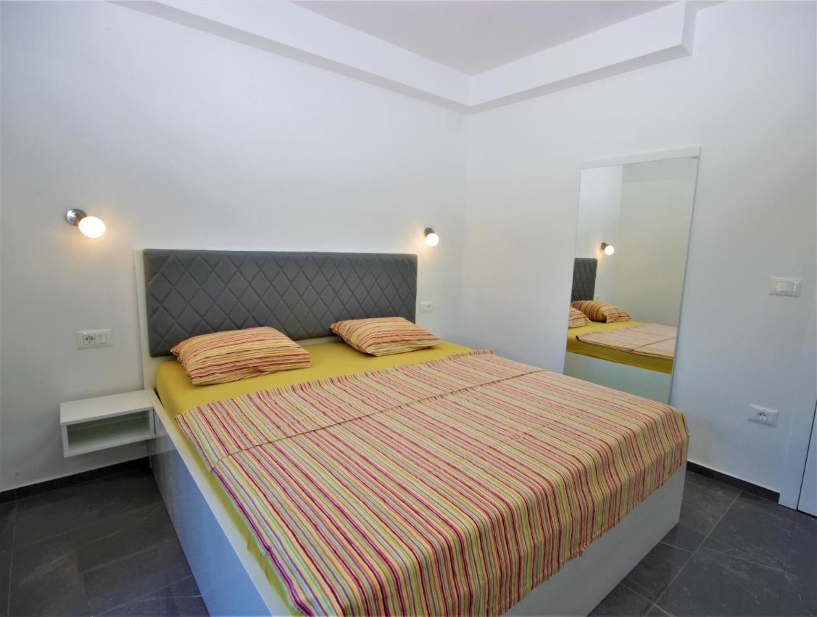 Apartments Smitran Banjole Esterno foto